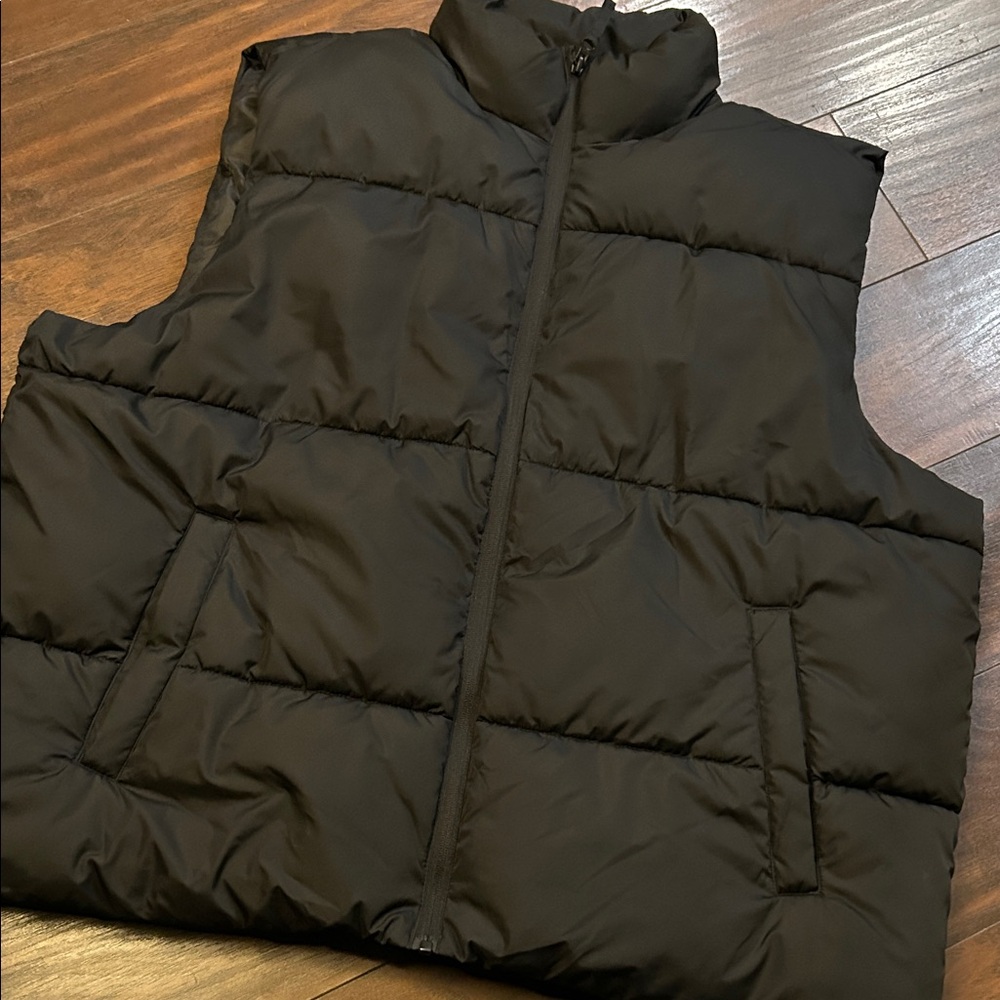 NWOT Womens Old Navy Black Jack Duvet Puffer Vest